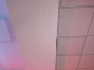 Lucy live cam preview