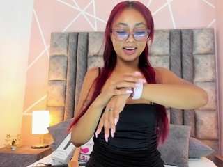 nahomy-hot