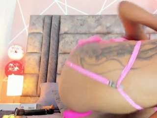 Nahomy-hot