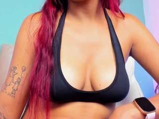 nahomy-hot