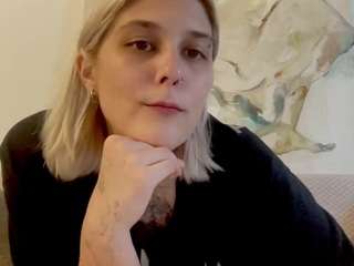 EllaBloom live cam preview