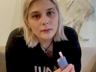 EllaBloom live cam preview