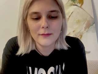 EllaBloom live cam preview