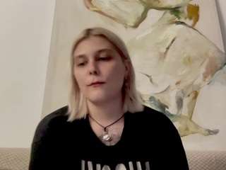 EllaBloom live cam preview
