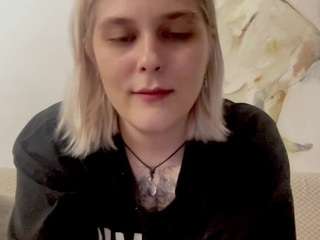 EllaBloom live cam preview