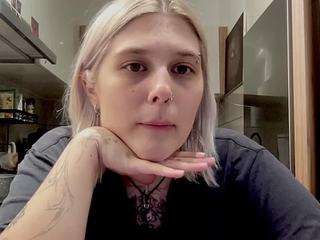 EllaBloom live cam preview