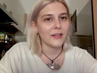 EllaBloom live cam preview