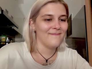 EllaBloom live cam preview