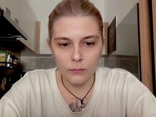 EllaBloom live cam preview