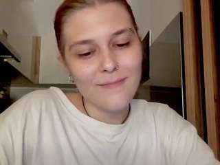 EllaBloom live cam preview