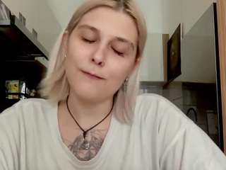 EllaBloom live cam preview