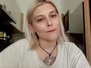 EllaBloom live cam preview
