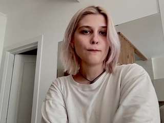 EllaBloom live cam preview