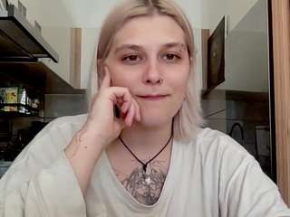 EllaBloom live cam preview
