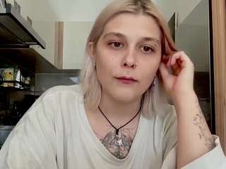 EllaBloom live cam preview