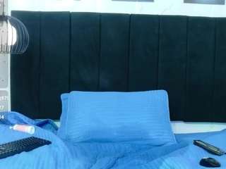 SilverCougar83 live cam preview