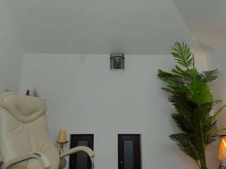 AlyssaElla live on CamSoda
