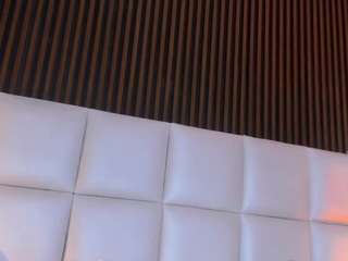 MiaHills live cam preview