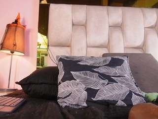 sasha-brunettee Live Webcam on CamSoda