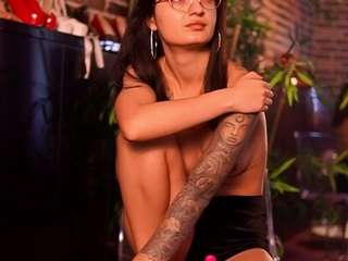 avelynee