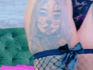 Avelynee live cam preview