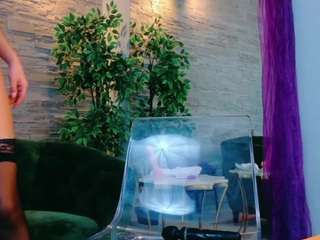 Avelynee live cam preview