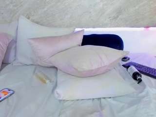 Nicelle Ribbon live cam preview
