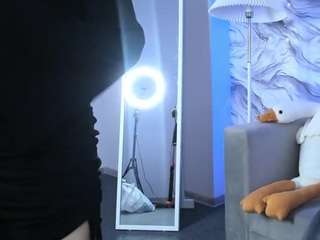 Eleanor-Lily live cam preview
