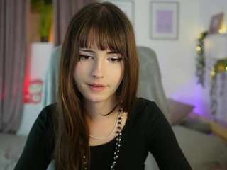 Ellayoung18's cam show statistics and live stream