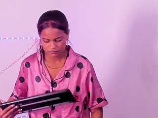 nickynicoole's live room