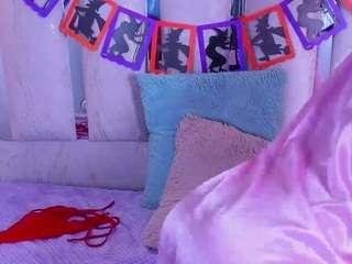 nickynicoole live cam preview