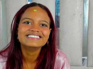 nickynicoole live cam preview