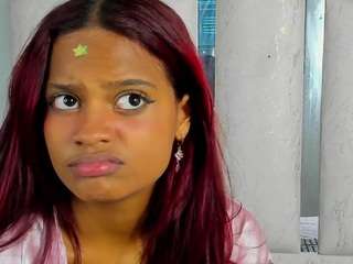nickynicoole live cam preview