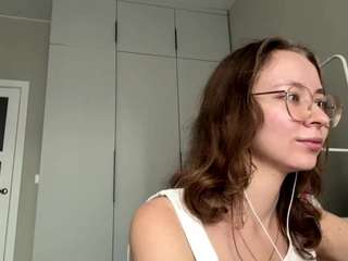 Sherronnienow's cam show statistics and live stream