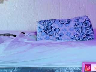 le modèle valeryblaze est en webcam porno dans un show sur le site camsoda, il possède les tags suivants: ahegao,sex toys,anal,lingerie,lush,naked,normal,pov,public,red hair,sexmachine,foot fetish,shaved pussy,solo,squirter,striptease,tattoos,twerk,wet,young adult