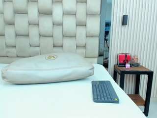 Evonny-becker's cam show statistics and live stream