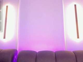 karol-white live cam preview