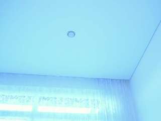 AdelleNaillon live cam preview