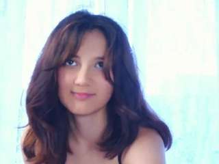 AdelleNaillon live cam preview