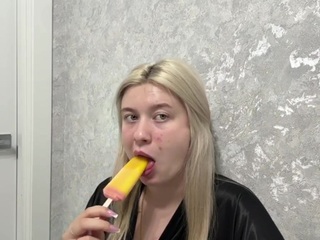 Pratonton untuk Lily