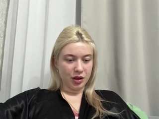 Lily live cam preview