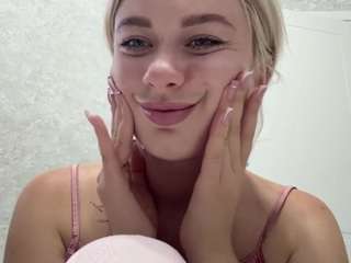Lily live cam preview