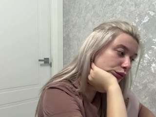Lily live cam preview
