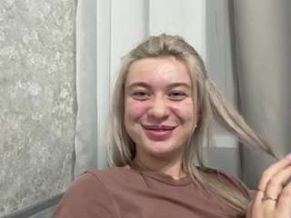 Lily live cam preview