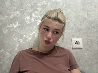 Lily live cam preview