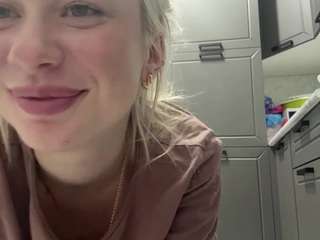 Lily live cam preview