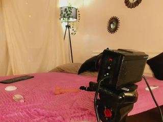 LuxeLina live cam preview