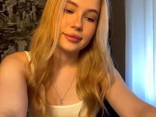 Roslynmiernik's cam show statistics and live stream