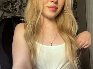 RoslynMiernik live cam preview
