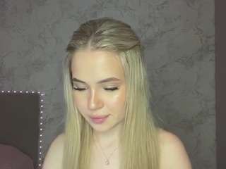 Roslynmiernik's cam show statistics and live stream